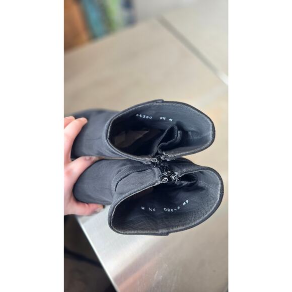 STUART WEITZMAN Women's Ankle Booties Buckle Detail Zip Up Black Size 9.5 - Picture 4 of 10